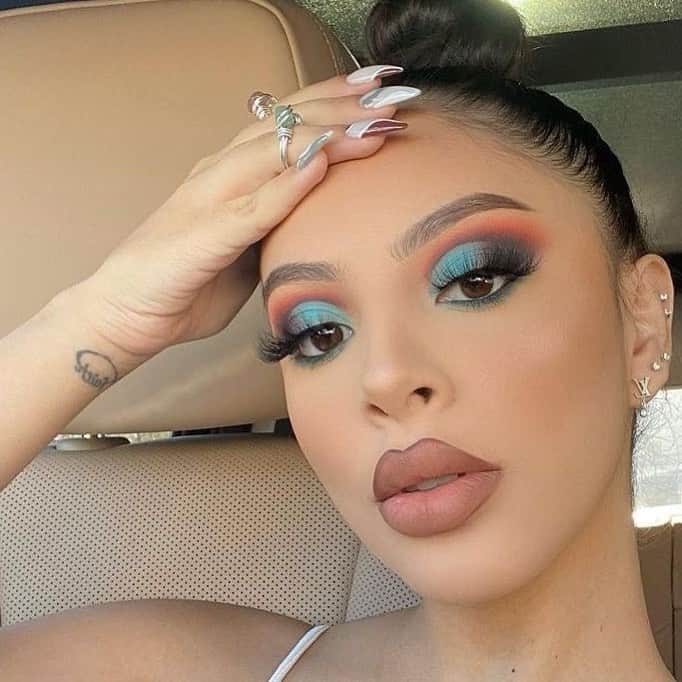 BH Cosmeticsのインスタグラム：「Take me to CARNIVAL 🙌🏽 even if only in our minds 😉  📸: @alondradessy in Take Me Back To Brazil - 35 Color Pressed Pigment Palette  #bhcosmetics」