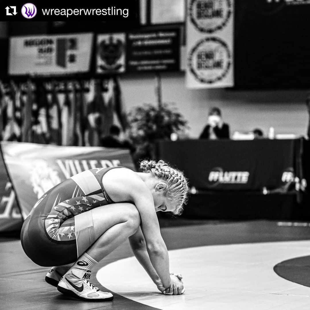 ヘレン・マロウリスのインスタグラム：「@wreaperwrestling coming in hot with the quotes! 🔥 #Christinme #dowhatyoulove #lovewhatyoudo #teamusa #tokyo2020 ・・・ “As you move toward a dream, the dream moves towards you.” • Julia Cameron ✨  📸 @kadircaliskan」