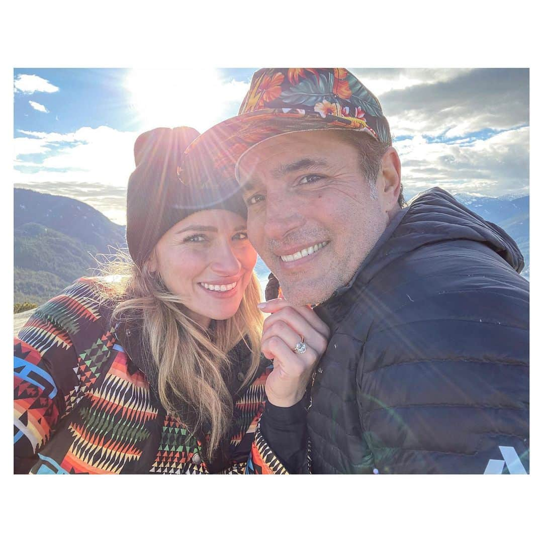 シャンテル・ヴァンサンテンのインスタグラム：「YESTERDAY WAS THE BEST DAY OF MY LIFE!!! We hiked 2000ft to the top of the mountain where @iamvictorwebster told me he loved me for the first time years ago! What happened next still has me in shock... He told me he wanted to spend forever with me, as he got down on one knee and asked if I would marry him!! I didnt say anything for awhile, not out of suspense although it would have been a good prank, but because my legs stopped working, I had to sit down and I couldn’t stop crying and kissing him.... I forgot to say anything at all... BUT OBVIOUSLY I SAID YES!!! I cant wait to spend FOR-EV-ER with my best friend!!!! I FUCKING LOVE YOU @iamvictorwebster」