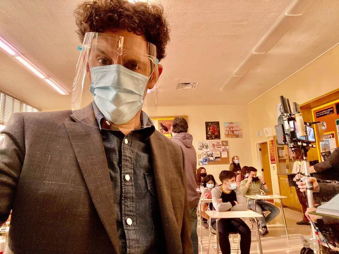 アダム・シャピロのインスタグラム：「I love my @neverhaveiever students. Really bright kids. I have so much to teach them. @darrenbarnet @jarenlewison @maitreyiramakrishnan @ramonabishyoung @leerodriguezz @benanorris」