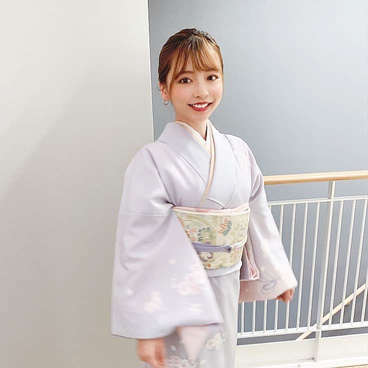ayacasuのインスタグラム：「* * * 振袖ぶりの着物でした👘 * 浴衣とか着物着たら自然と背筋ぴーんてなる😂 普段から姿勢良くならんかな笑 * * * #着物 #着物ヘア #お宮参り #着物女子 #関西ママ #男の子ママ #新米ママ #20代ママ #アラサーママ #新米ママと繋がりたい #第一子 #産後ママ #和装」
