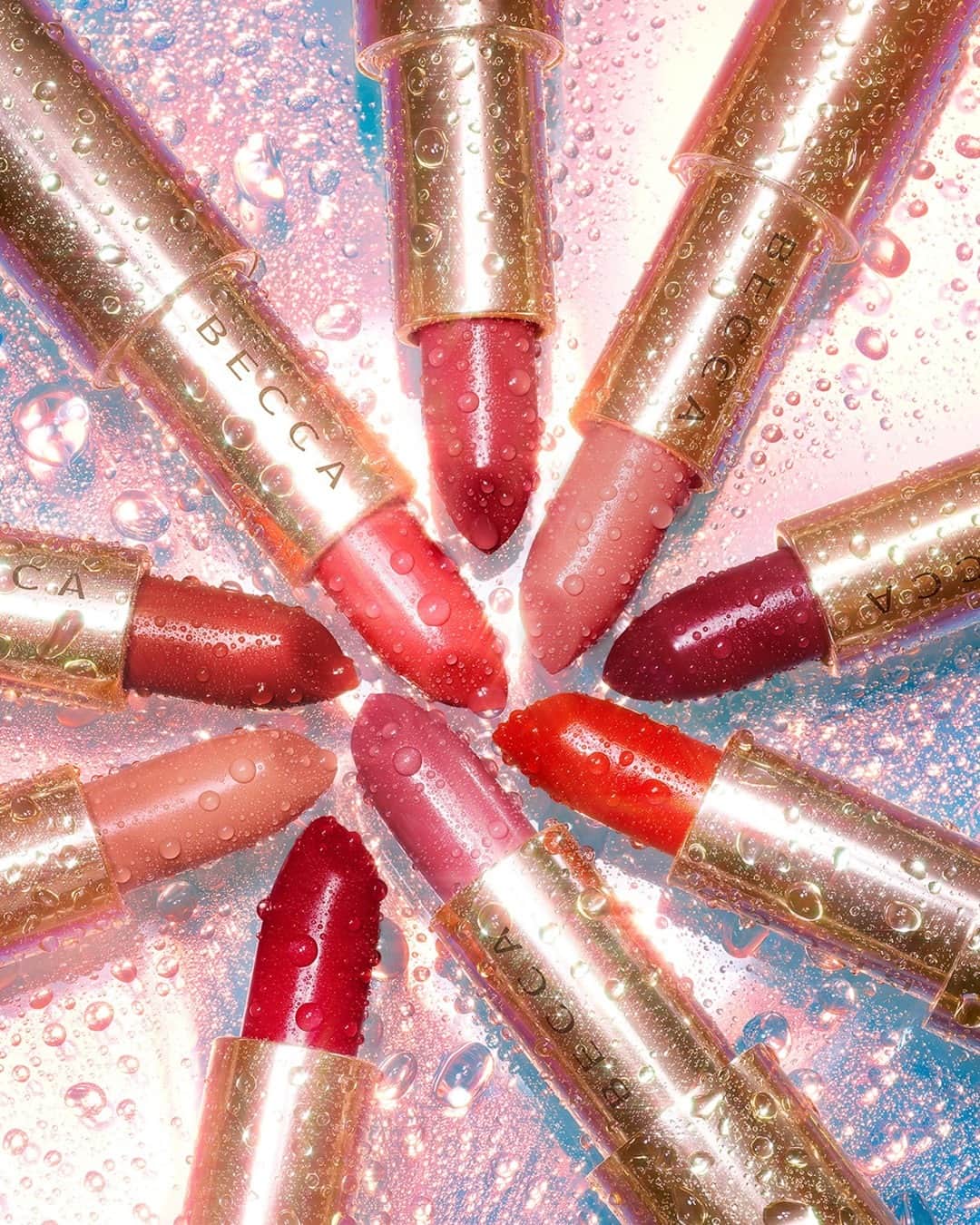 BECCAのインスタグラム：「Instant moisture. Pure color. What more could you want from your lipstick?  💄 Ultimate Lipstick Love is formulated with hyaluronic acid to hydrate and instantly smooth the look of lips while softening. The moisturizing lipstick is non-drying and colour-true all day, without flaking or bleeding.   - #ValentinesDay #lipstick #lippie #BECCAcosmetics #ownyourlight #glam #grwm #lippies」