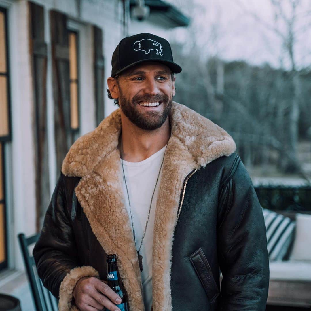 チェイス・ライスのインスタグラム：「That time of year that’s starting to get so cold you don’t need to keep your beer in the fridge  📸: @kaisercunningham」