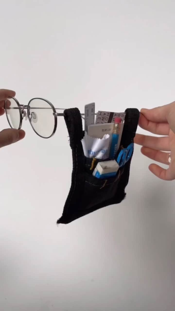 Warby Parkerのインスタグラム：「@NicoleMclaughlin is known for creating art that focuses on upcycling, imaginative functionality, and sustainable fashion. She designed this one-of-kind toolbelt to hang from the arm of a pair of our Eshi Edition glasses for maximum multitasking 😜🛠️ (Shown here: Colvin in Polished Silver with Belize Blue.)」