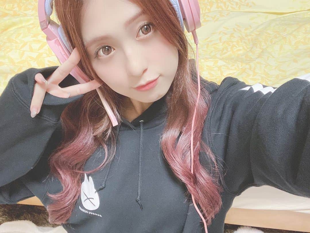 のインスタグラム：「Selfie.﻿ ﻿ ﻿ ﻿ ﻿ #pink #shooting #rq #ゲーマー﻿ #ゲーム女子 #bra #beauty #pack #cute #body #lady #FPS女子 #enjoy ﻿ #racequeen #followme #girl #favorite ﻿ #love #APEX #like #beautiful #PS4 ﻿ #winter #happy #えーぺっくす #cosumetics﻿ #make #makeup #APEXLegends」