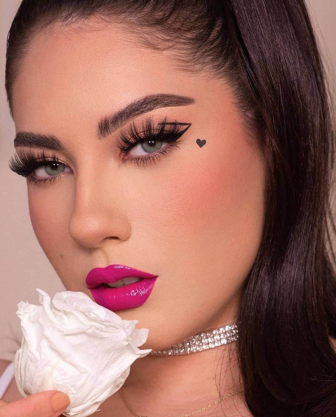 the Balmのインスタグラム：「Go Schwing, go! 👀 get 25% off your favorite eye products, this 👏 week 👏 only 👏  @nessasunshine   #thebalm #thebalmcosmetics #thebalmeu」