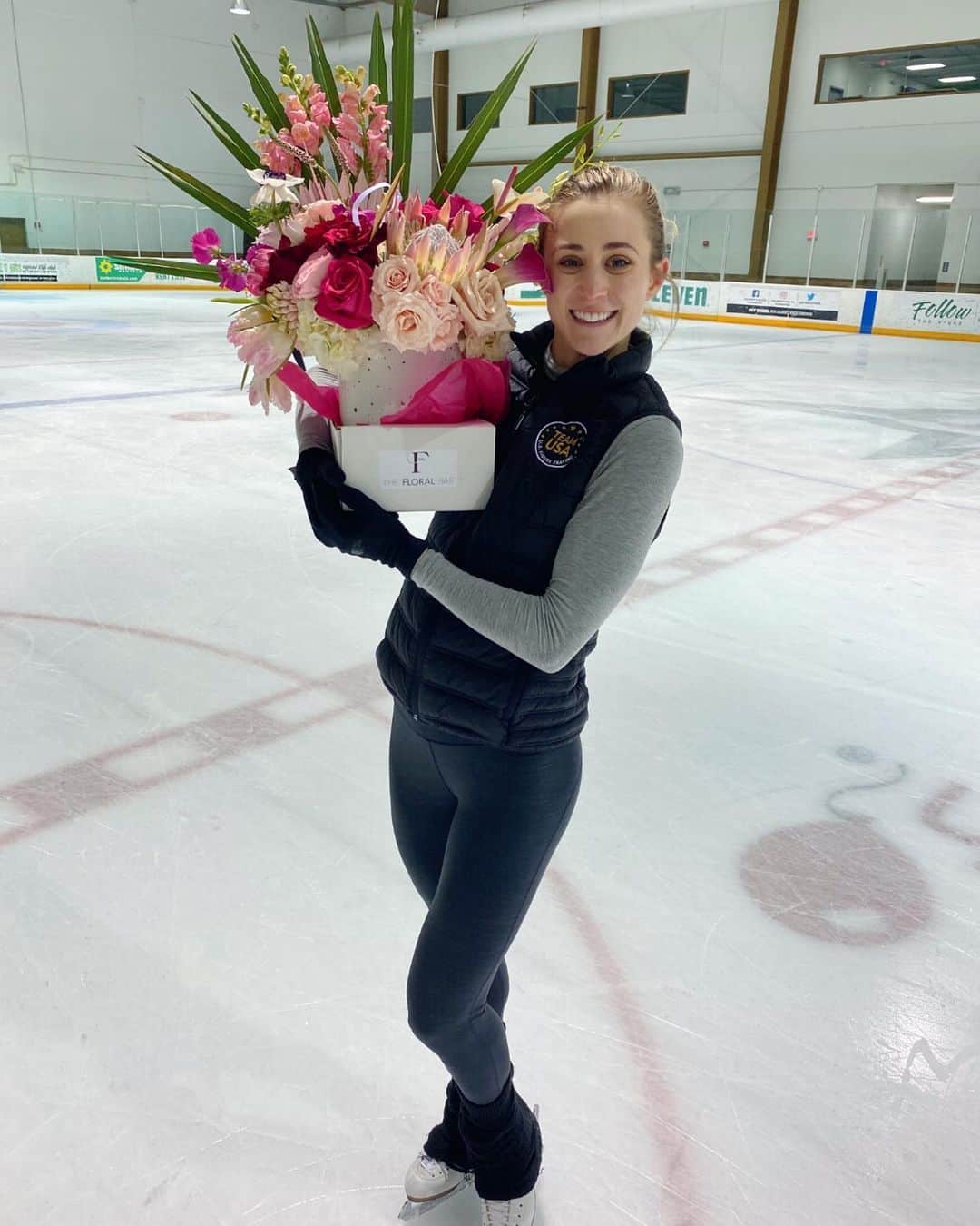 アシュリー・ケインのインスタグラム：「I would say @dgribble_13 did pretty good 🙈🥺 💖best early v day present, miss you!!  @floralbartx」