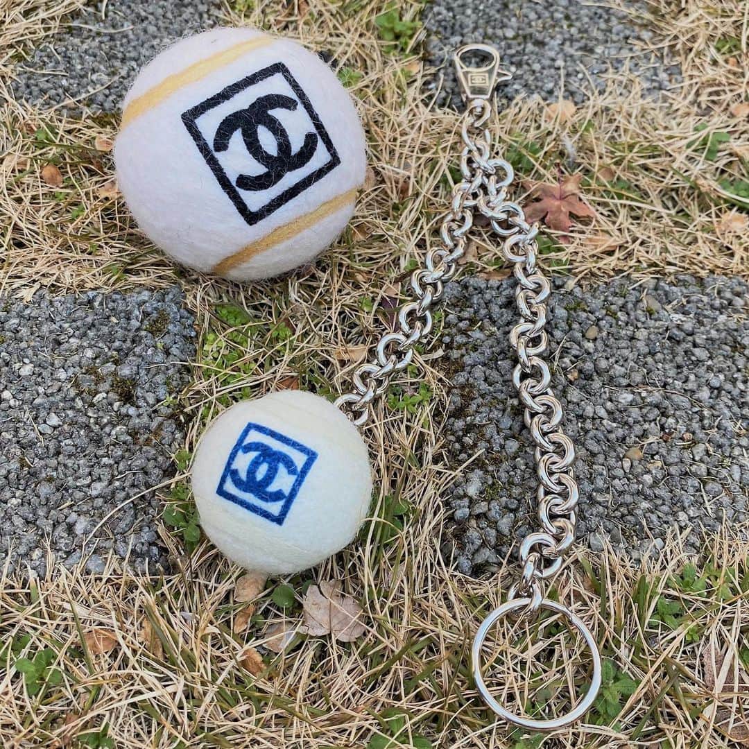 Vintage Brand Boutique AMOREさんのインスタグラム写真 - (Vintage Brand Boutique AMOREInstagram)「Sport Line tennis ball and key holder 🎾  On website search for: AO28298(ball) AO27865(key holder)  ✈️Free Shipping Worldwide   📩DM for more info and pricing ➡️info@amorevintagetokyo.com   #accessories #tennisball #AmoreTokyo」2月11日 14時36分 - amore_tokyo