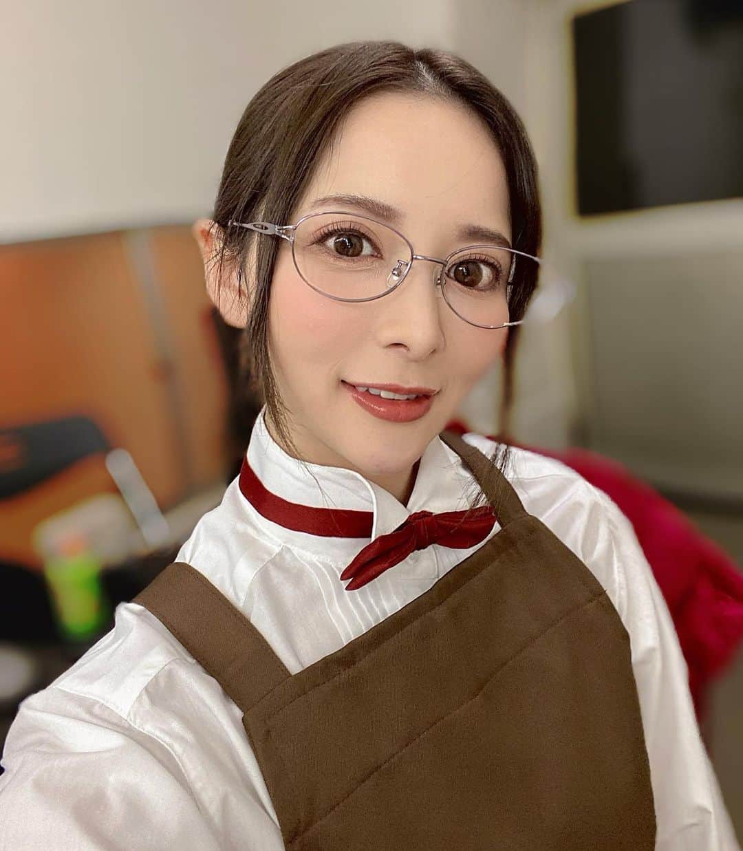 のインスタグラム：「. メガネと蝶ネクタイといえば👓🎀 .」