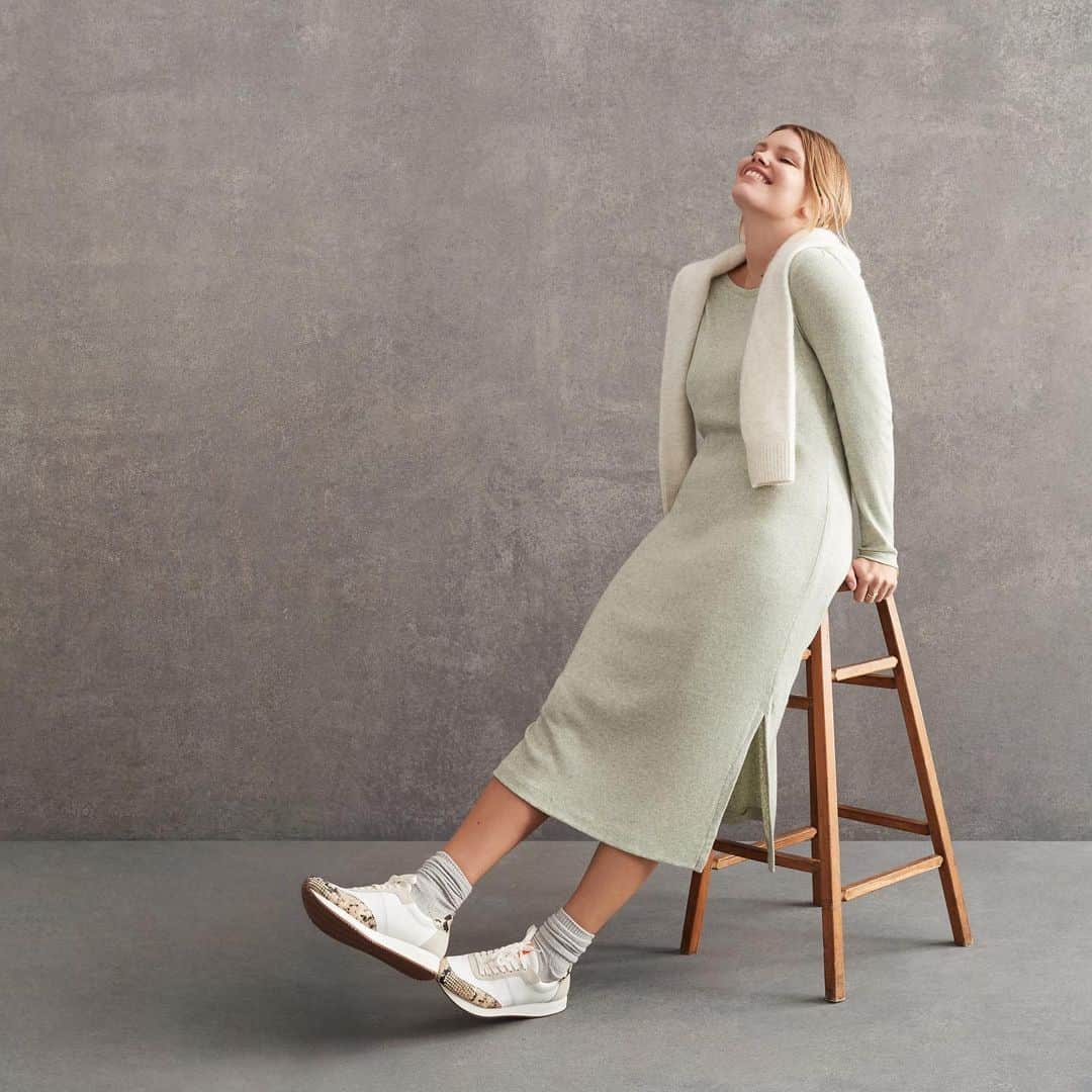 Banana Republic さんのインスタグラム写真 - (Banana Republic Instagram)「Kick back in one of our effortless sweater dresses, made from a soft, stretchy fabric. Link in bio to shop our sweater dresses.」2月11日 9時19分 - bananarepublic