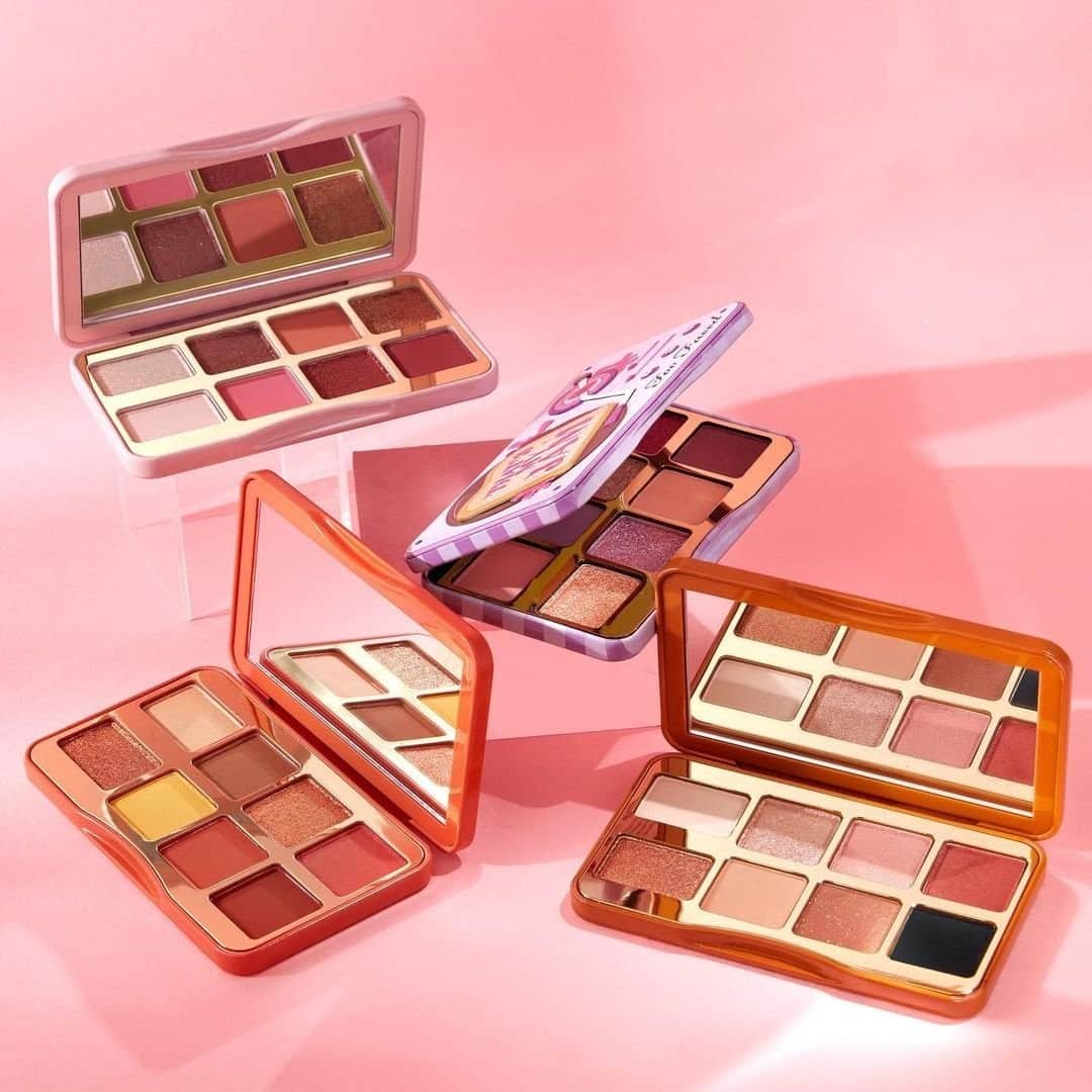 Too Facedのインスタグラム：「Comment your FAVE mini palette below! 👇 #regram @meccamaxima Mini palettes, mega looks. ⚡ @toofaced's new pans might be miniature, but they have major palette energy. Whether you're at home or on-the-go, create endless eye looks with pigmented shades, in shimmer and matte finishes. #toofaced」