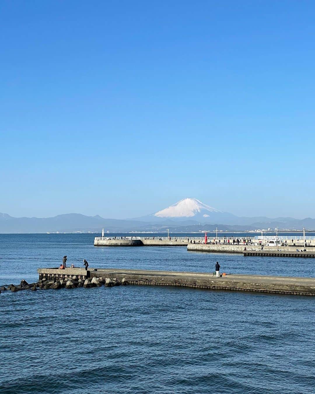 坂元美香さんのインスタグラム写真 - (坂元美香Instagram)「富士山綺麗に見えると嬉しい😃  #江の島 #富士山」2月11日 9時18分 - mika_saka