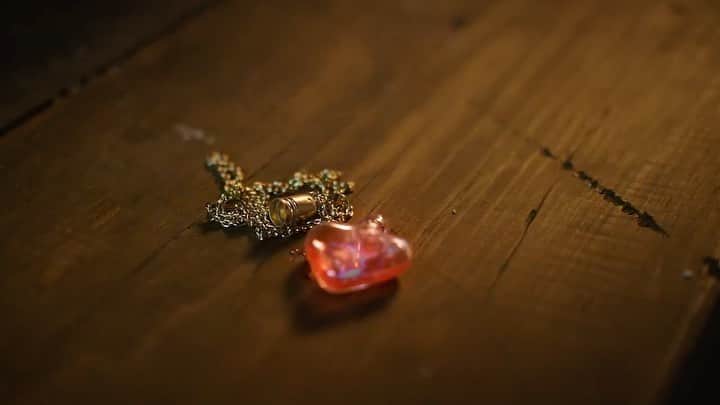 Danna Paolaのインスタグラム：「🥀 Febrero 12 #AmorOrdinario」