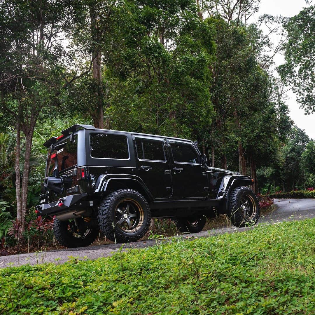 WORKさんのインスタグラム写真 - (WORKInstagram)「JEEP Wrangler on WORK Meister S1R 20inch #artofwheel  Special thanks to @globaltyresborneo and to our Malaysian distributor @awc_authenticwheels」2月11日 9時49分 - workwheelsjapan