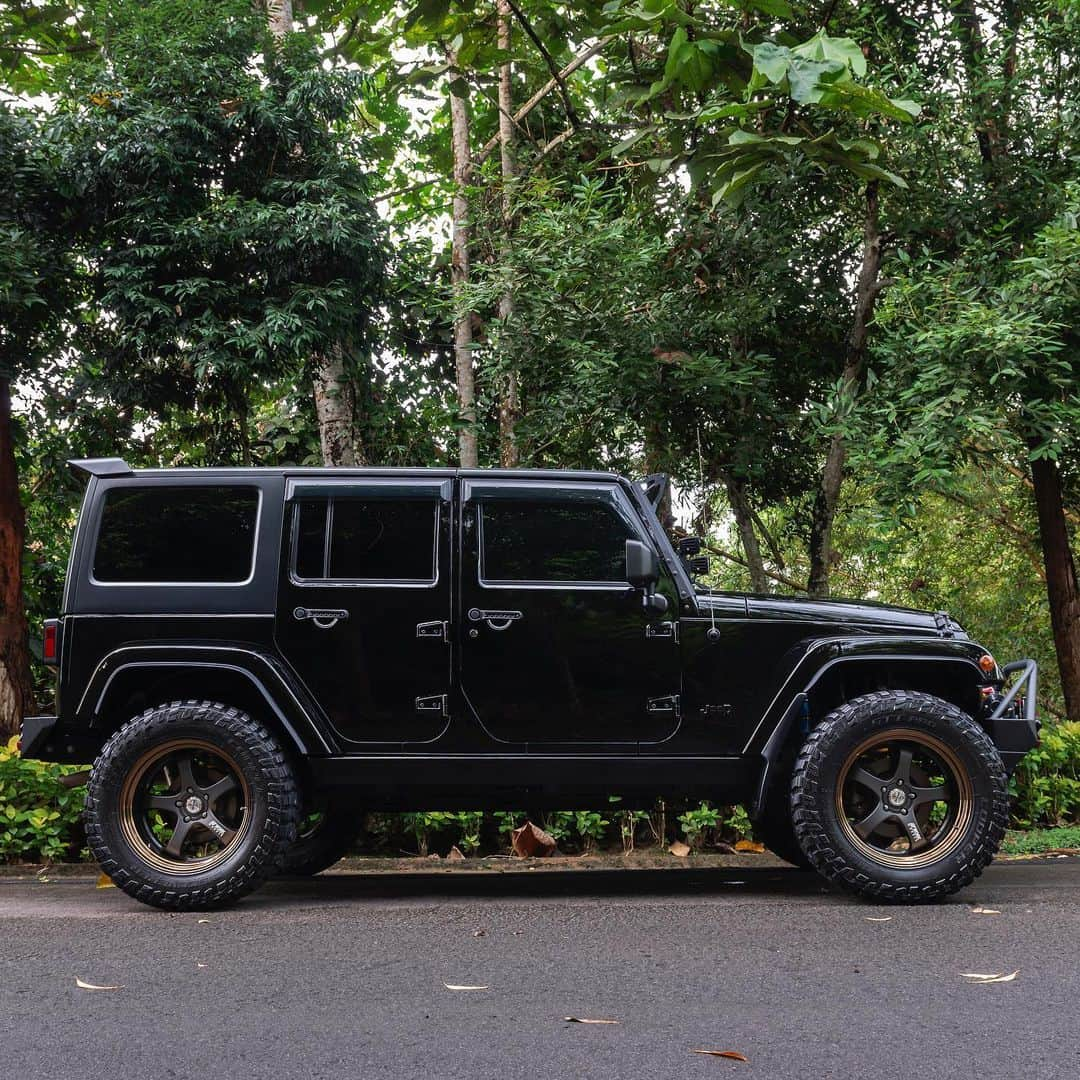 WORKさんのインスタグラム写真 - (WORKInstagram)「JEEP Wrangler on WORK Meister S1R 20inch #artofwheel  Special thanks to @globaltyresborneo and to our Malaysian distributor @awc_authenticwheels」2月11日 9時49分 - workwheelsjapan