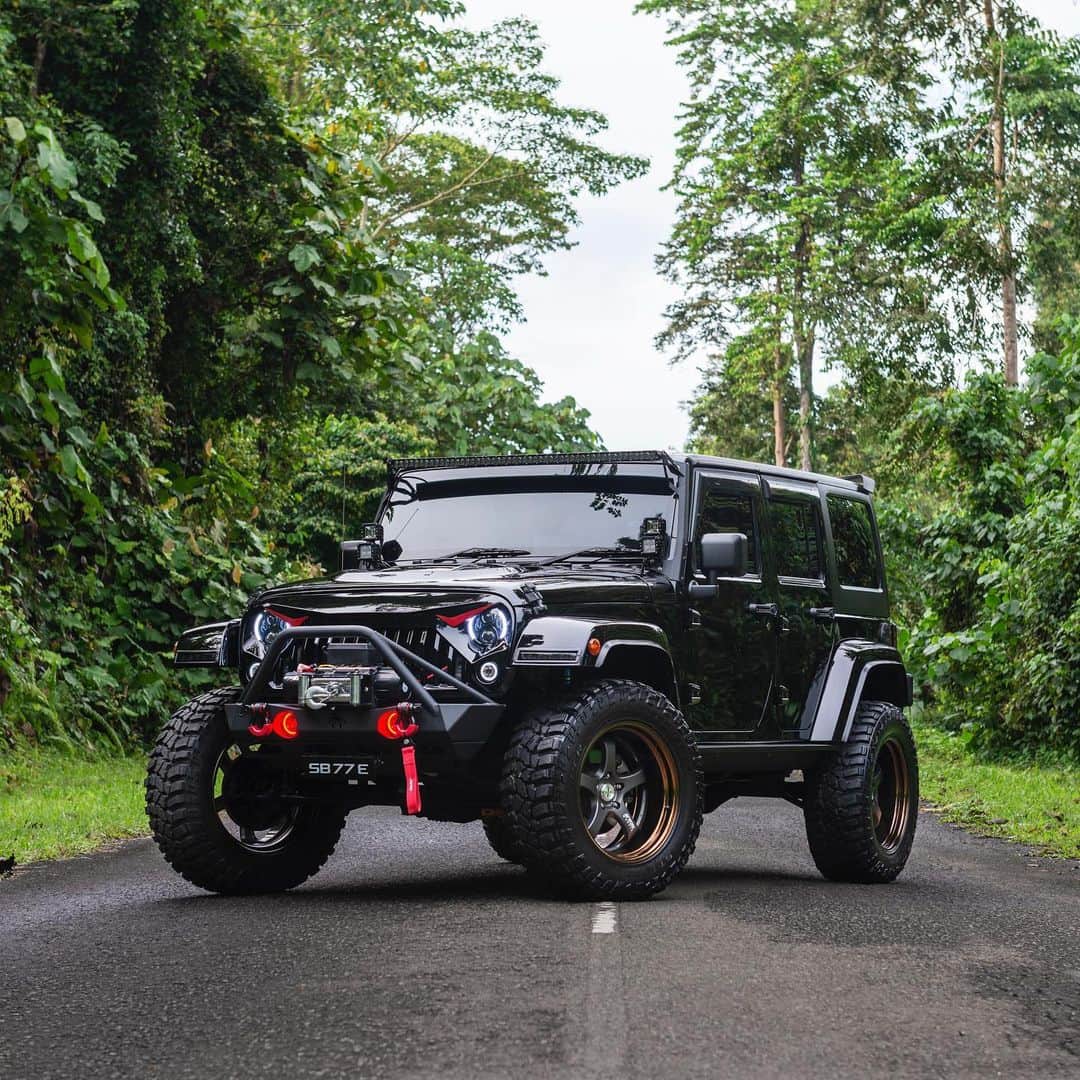 のインスタグラム：「JEEP Wrangler on WORK Meister S1R 20inch #artofwheel  Special thanks to @globaltyresborneo and to our Malaysian distributor @awc_authenticwheels」