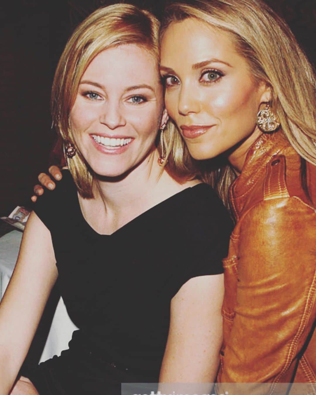 エリザベス・バークレーのインスタグラム：「From one EB to another... sending you so much love on your birthday!!! After all these years of knowing you, I’m always blown away by your accomplishments personally and professionally. You always have another woman’s back— every time. Hope to hug you when I can see you in person !!!❤️❤️❤️👯‍♀️✨✨#BanksandBerkley #BerkleyandBanks. #throwback」