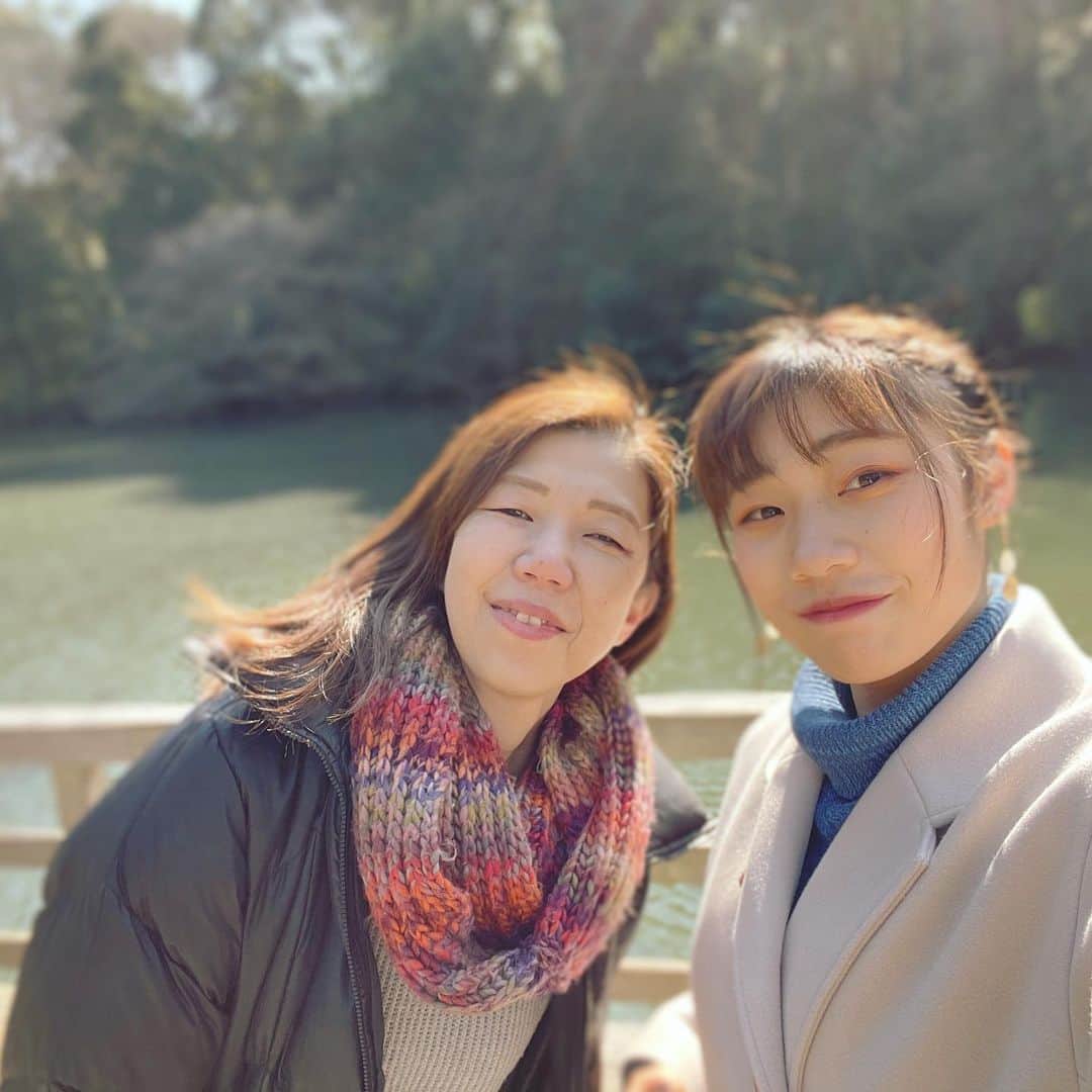 のインスタグラム：「明治神宮に母とお参りに行きました。  お祓いもしてもらったので2021年いい運命を引き寄せていきたいと思います  ﾂｶﾏｴﾀ(/･_･)/(･･*)」