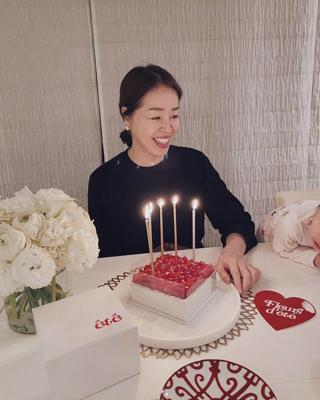 翁安芸さんのインスタグラム写真 - (翁安芸Instagram)「Happy birthday @nobukoaspen ❤️  You are an amazing person who has inspired me all my life. You are the best, and I am blessed to have you as my mother and my daughter’s grandmother. Love you so much❤️❤️❤️  #happybirthday #amazingmother #lotsoflove #nobukokang」2月11日 10時02分 - akinyc