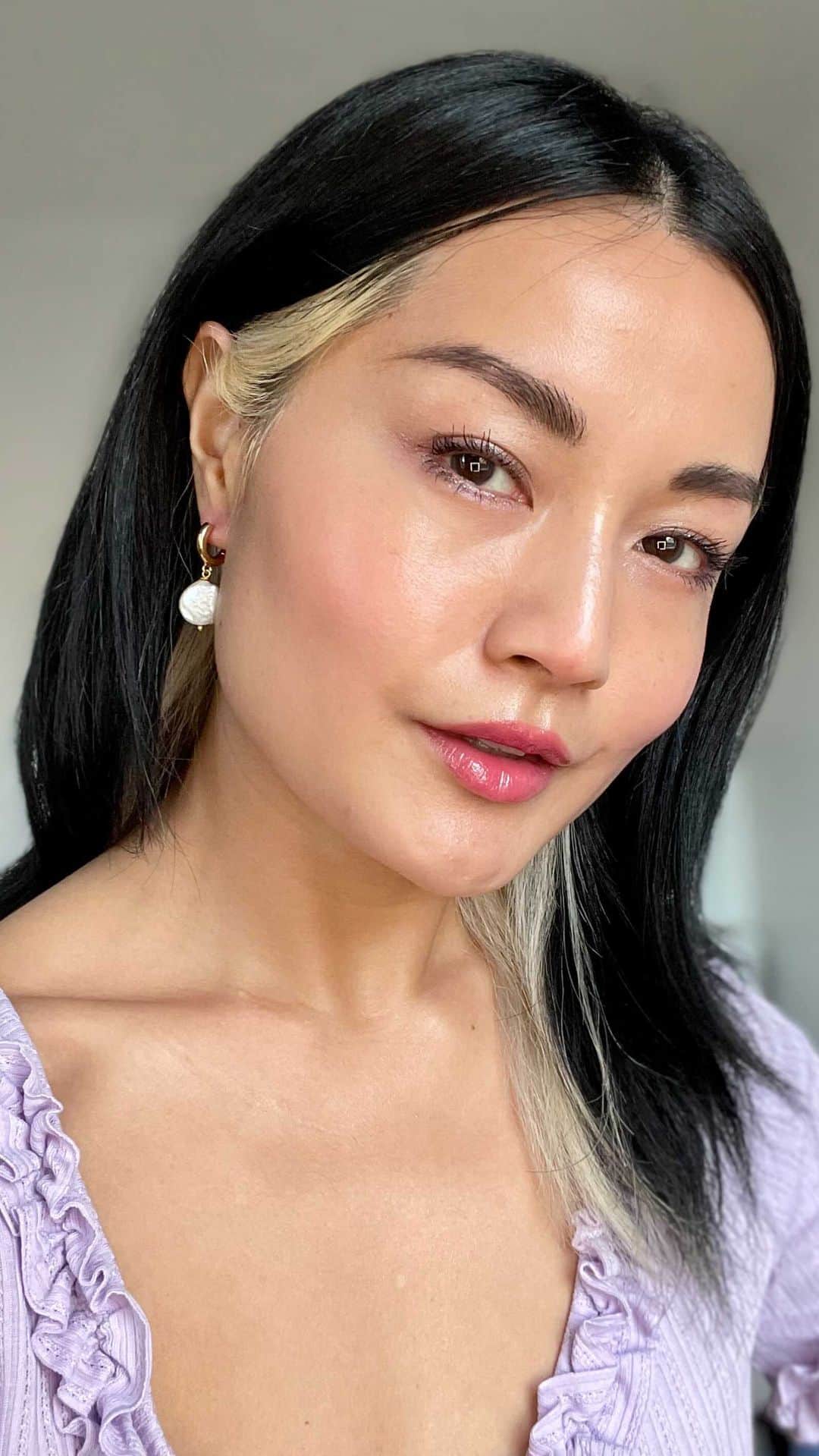 ジョジー・マランのインスタグラム：「P.S. Our big makeup sale is still happening (it's buy one, get one 50% off)! 💄 ⠀⠀⠀⠀⠀⠀⠀⠀⠀ Let @sabletoothtigre's Argan Oil-powered, natural look be the inspo to refresh your vanity.  ⠀⠀⠀⠀⠀⠀⠀⠀⠀ Sable uses: Surreal Skin Argan Finishing Balm Vibrancy Argan Oil Liquid Foundation in Mystical  Argan Color Stick in Golden Kiss and Guava Goddess Argan Enlightenment Illuminizing Wand Argan Sugar Scrub Lip Butter in Tickled Pink Argan Natural Volume Lip Gloss in Voluptuous ⠀⠀⠀⠀⠀⠀⠀⠀⠀ Click on the link http://bit.ly/3rKm6HV  to shop the sale!」