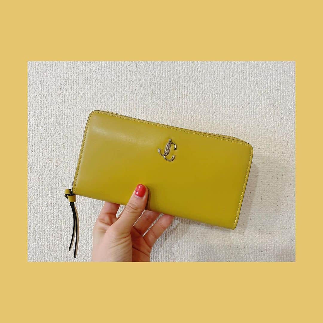 菅長愛子のインスタグラム：「🍋🟡🌝🌻💰 私事ですが。 お財布を新調しました。 1月31日から変えると良いとの事で急いで使い始めました👛  くすみイエローがお気に入りです🍋 長財布が久しぶりなので今のところ使いにくさがちょっとありますが、大切に使おーう🙋‍♀️💰💴  #お金貯まりますように #財布新調」