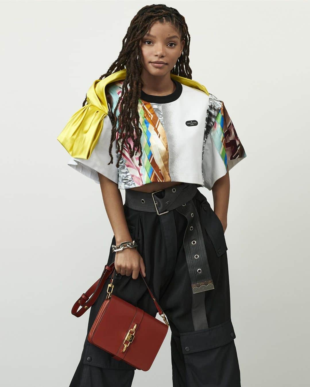HYPEBEASTさんのインスタグラム写真 - (HYPEBEASTInstagram)「@hypebeaststyle: @louisvuitton's latest campaign enlists the likes of Naomi Osaka, Jaden Smith, Liu Yifei, Emma Stone, and more to showcase its Spring/Summer 2021 collection. The impromptu models are seen sporting new bags laden with Louis Vuitton’s unmistakable monogram. The collection's bags as well as, printed layering pieces, slouchy knits, and militaristic garments have begun to hit Louis Vuitton’s website and flagship boutiques.⁠⁠ Photo: Louis Vuitton」2月11日 10時12分 - hypebeast
