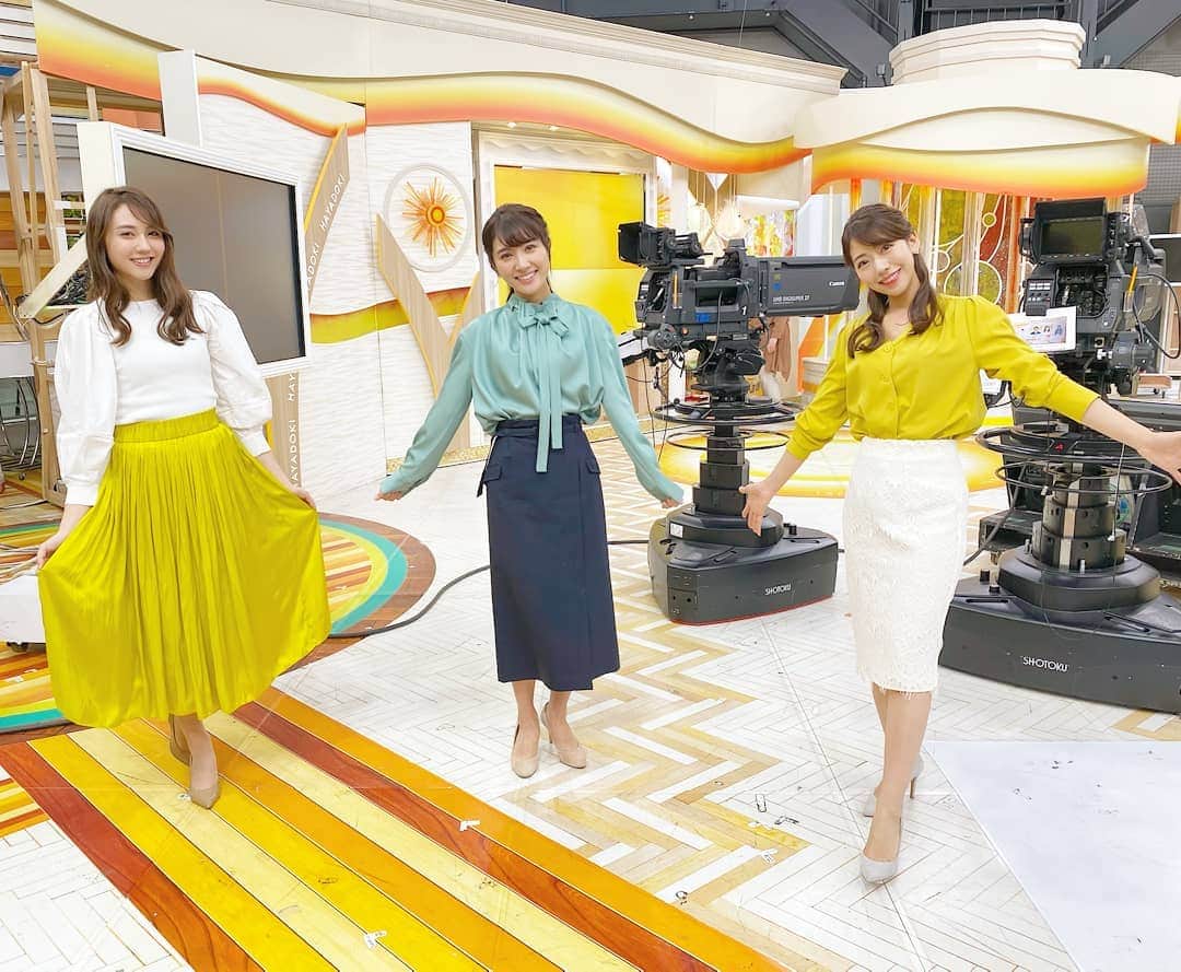 TBS「はやドキ！」のインスタグラム：「衣装が黄＆緑系で鮮やかだったこの日💛💚﻿ ﻿ 明るい衣装だと気持ちまで元気になります😊✨！﻿ ﻿ ﻿ 早く春にならないかな‥🌸﻿ 暖かい日々が待ち遠しいです💭﻿ ﻿ ﻿ 小野寺﻿ ﻿ ﻿ #衣装﻿ #ootd﻿ #山形純菜﻿ #小野寺結衣﻿ #アナウンサー﻿ #久保井朝美﻿ #気象予報士﻿ #はやドキ﻿ #tbs」