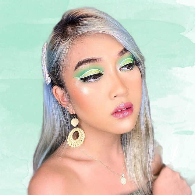 セフォラさんのインスタグラム写真 - (セフォラInstagram)「In love with these neon eye looks from Beauty Insider Community member @layzaanne! Which look is your favorite? Comment 💙,💛, or 💚below to vote! 👇🏽 Now, do you want to be featured on sephora.com? It’s so easy you can start today! Be sure you’re posting a still photo on your Instagram feed, use the hashtag #Sephora, and mention @sephora in your caption.」2月11日 10時28分 - sephora