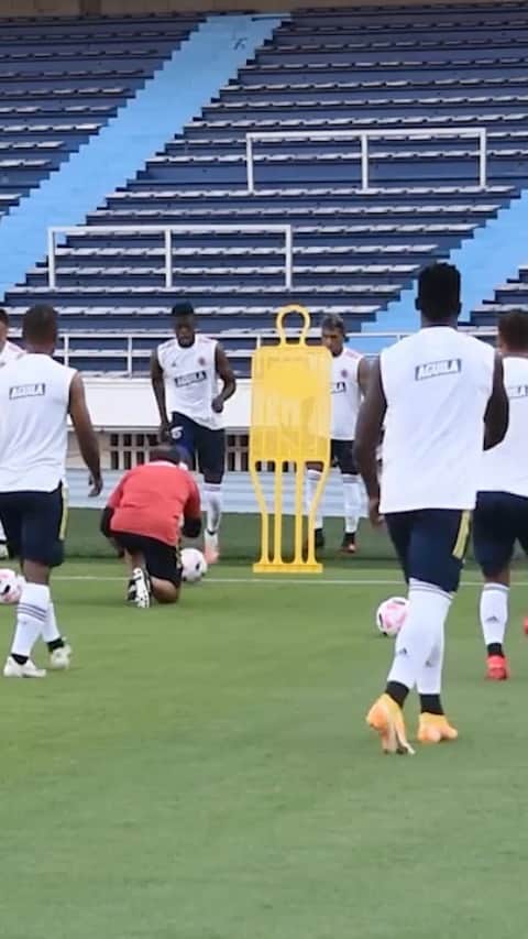 サッカー コロンビア代表チームのインスタグラム：「Así fue la tercera jornada de trabajo de nuestra Selección Colombia 👍  #VamosColombia 🇨🇴」