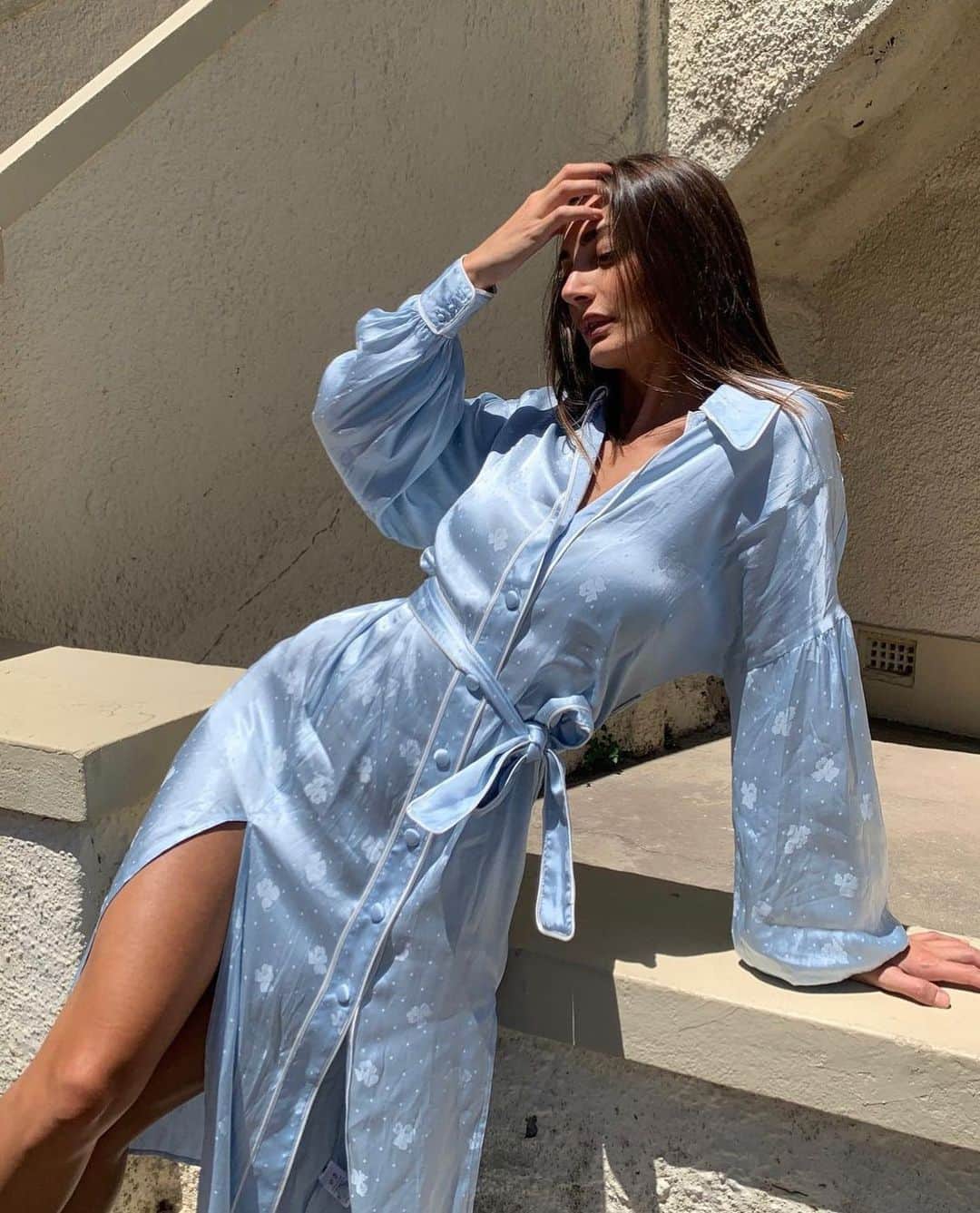 アリスマッコールのインスタグラム：「Beauty @leahjay_ giving us all the effortless, cool girl vibes 🦋 #aliceMcCALL」
