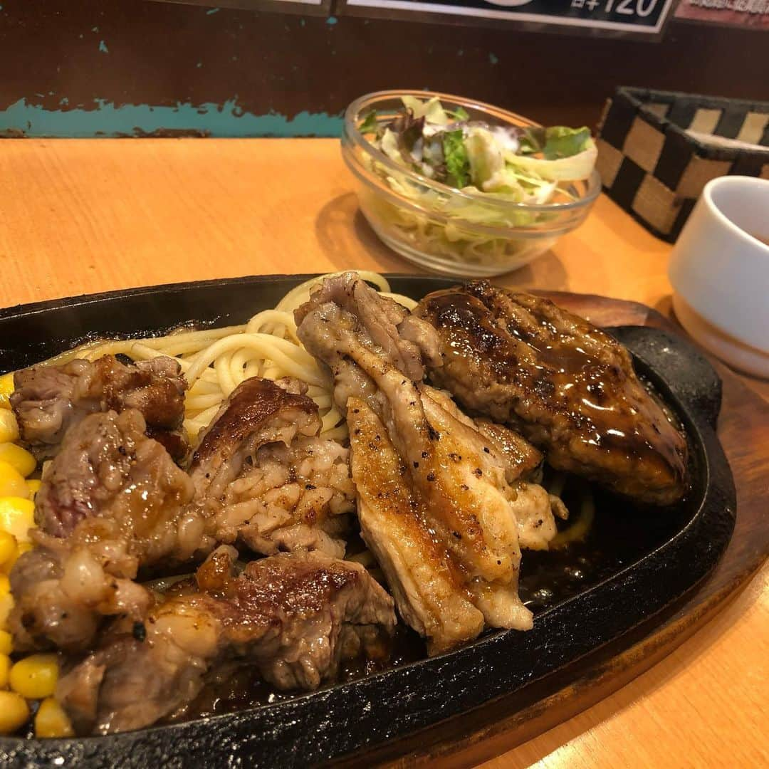 小石田純一さんのインスタグラム写真 - (小石田純一Instagram)「肉！  #肉 #ステーキ #ハンバーグ #ランチ #下北沢グルメ #下北沢 #下北沢ランチ #昼食 #くいしんぼう #牛肉 #鶏肉 #美味しい #ボーノ」2月11日 10時43分 - koishida.trendy