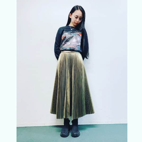 BAND-MAIDさんのインスタグラム写真 - (BAND-MAIDInstagram)「LS-T BUDOKAN  L DIFFERENT  M BM PHOTO  M  These items will be released on Feb. 11, p.m. 2:00 JST  https://bandmaid.store/  BAND-MAID ONLINE OKYU-JI (Feb. 11, 2021)  http://bandmaid.tokyo/contents/398790  #bandmaid #newmerch #SAIKI」2月11日 10時49分 - bandmaid.jp