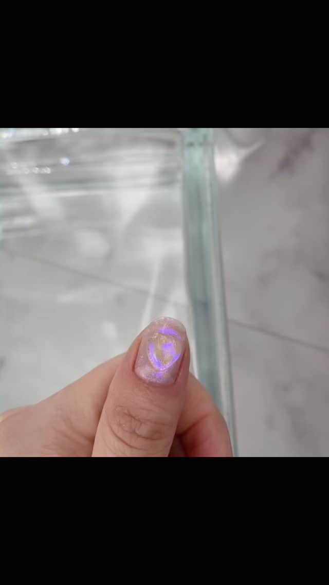 makoのインスタグラム：「うるうるきらきら〜🪞 * *  #girlynail #ガーリーネイル #ミラーネイル #glitternail #젤네일 #젤네일아트 #젤네일전문 #フレンチガーリー  #오로라네일 #네일 #아트 #オーダーチップ #ブライダルネイル #auroranails #セルフネイル #네일스타그램 #네일아트　#스누피네일아트 #클리어 #左右非対称ネイル #ちょうちょネイル #うるうるネイル #ヴィンテージネイル #水滴ネイル #オーロラネイル #フレンチネイル #冬ネイル #クリアネイル #韓国ネイル﻿」