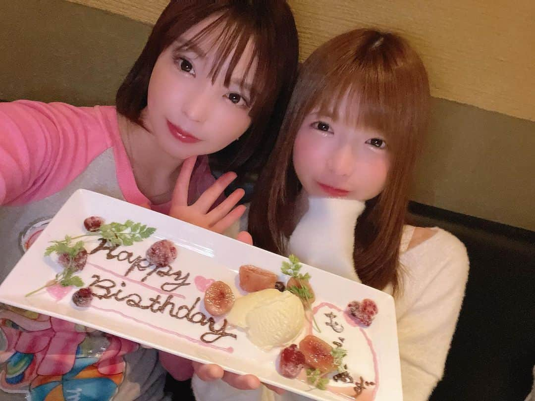 まいてぃ（粕谷まい）さんのインスタグラム写真 - (まいてぃ（粕谷まい）Instagram)「もえあずのお誕生日会♡ 今年も沢山お祝い出来てとっても嬉しい🥰🥰🥰 ・ ・ ほんとにもえに出会えて幸せだし、こんなに可愛くて優しい子居ないよ！ 奇跡の人間じゃん！ ・ ・ そんなもえと出会えた事が私の宝物です🥳🤞💓 ・ ・ 本当に産まれてきてくれてありがとう♡ もえのおかげで人生楽しいです！！！ ・ ・ ・ ・ ・ ・ #もえあず #hb #お誕生日 #happybirthday #birthday」2月11日 11時00分 - maity_0917