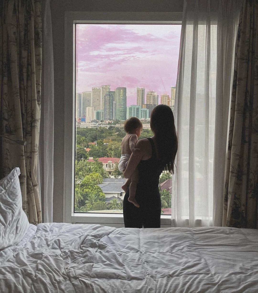 アン・カーティスのインスタグラム：「Good Morning Philippines 🇵🇭」