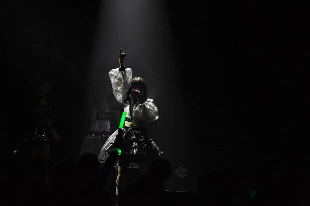 沢村りさのインスタグラム：「｢オレンジ｣﻿ ﻿ .﻿ ﻿ .﻿ ﻿ ﻿ #リリバリ #Lilyofthevalley﻿ #沢村りさ #まりも #jk #jk2﻿ #LIVE #ライブ #神田明神ホール﻿ #衣装 #オレンジ  #ライブ写真  #リリバリレイメイ0207」