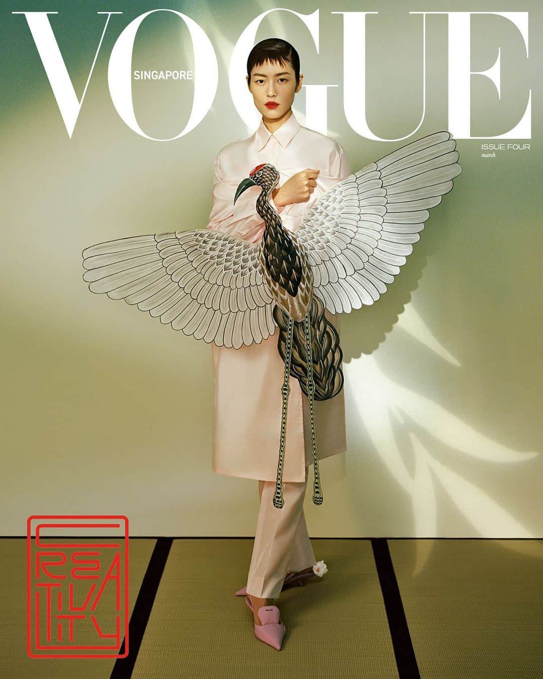 リウ・ウェンのインスタグラム：「An exploration of creativity from the team @voguesingapore, and the brilliant team of @musingmutley @danielapaudice @lesliezhang1992 @audreyhuaudrey I am honored to be featured on this beautiful cover!  💄 @xinmiao1988 💇🏻‍♀️ @minghuzhanghair」