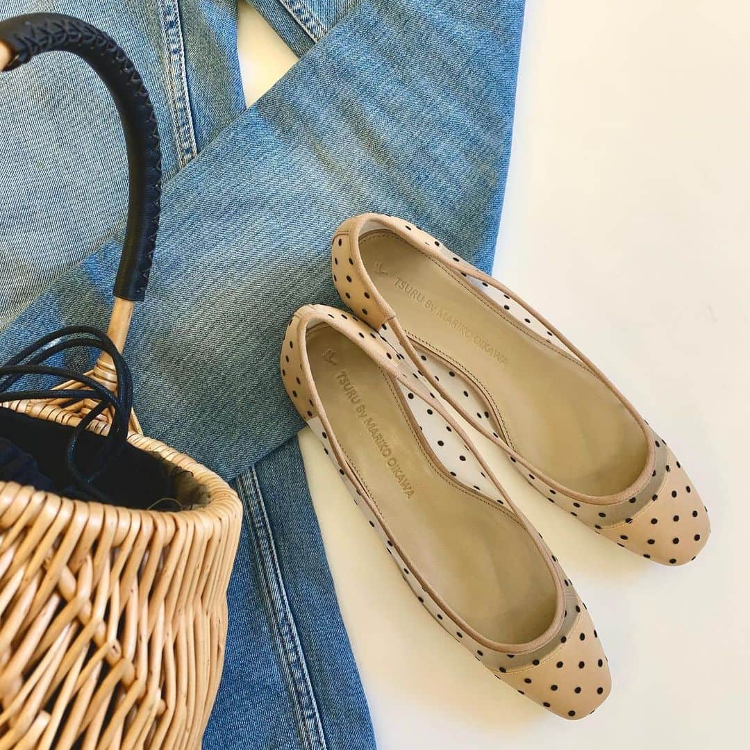 Tsuru by Mariko Oikawaのインスタグラム：「New arrival!  ドットチュールが軽やかで可憐なイメージをコーデにプラス♪ スクエアトゥでトレンドも意識して◎ デニムスタイルにもオススメ♪  Hyacinth/NUDE BLACK ¥22,000+tax  Shaclton ¥12,000+tax  #tsuru #tsurubymarikooikawa #2021ss」