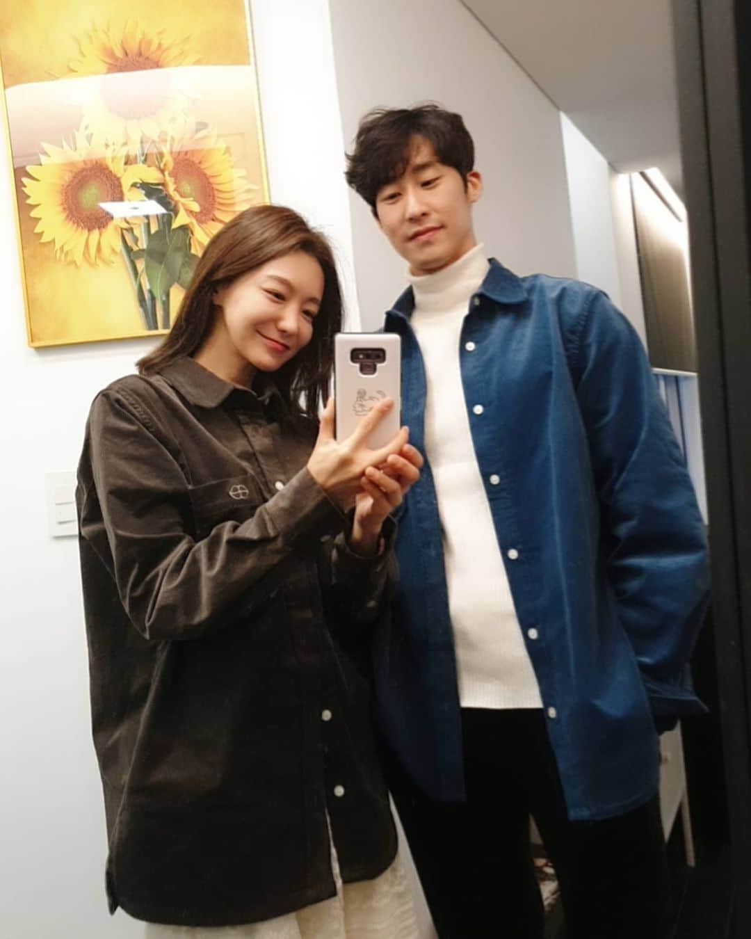 シン・ソユルのインスタグラム：「⠀ 감사하게도:) 단 며칠이지만 당분간 같은장소의 다른공간으로 효율적인 연습실 출근을 하게 되었어요. 둘다 좋은 모습 보여드릴 수 있도록 열심히 "잘" 하겠습니다. ⠀ 올해는 모든분들이 근심걱정을 내려놓고 편안해지는 행복한 2021년이 되었으면 좋겠습니다🙏 ⠀ 새해 복 많이 받으세요👍 ⠀」
