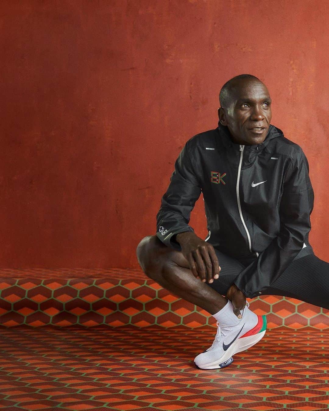 HYPEBEASTさんのインスタグラム写真 - (HYPEBEASTInstagram)「@hypebeastkicks: @kipchogeeliud and @nike are set to launch a Kenya-inspired running collection. The capsule is comprised of a running T-shirt, singlet, wind runner, and a pair of Air Zoom Alphafly NEXT% celebrating Kipchoge’s record-breaking achievements. Each of the pieces showcases bold colors and graphics including the athlete’s initials sitting alongside his marathon time of 1:59:40 on each garment, all of which sport Kenyan colors of red, green, and black. The collection is available now.⁠⠀ Photo: Nike」2月11日 11時27分 - hypebeast