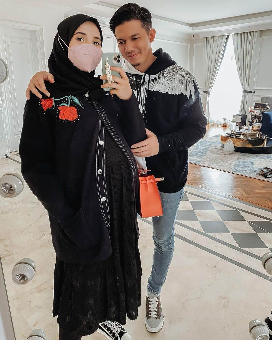 Zaskia Sungkarのインスタグラム：「Duuuuuuuutt 🐛 ‎MasyaaAllah Tabarakallah」