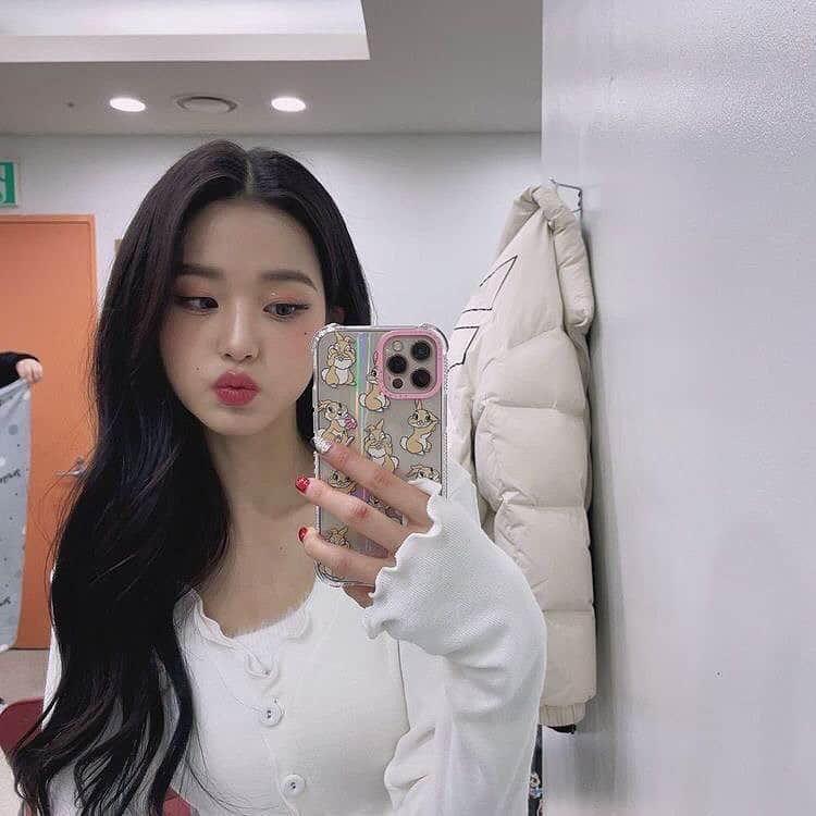 チャン・ウォニョンさんのインスタグラム写真 - (チャン・ウォニョンInstagram)「do you celebrate lunar new year ? 🥰 #IZONE #JANGWONYOUNG #WONYOUNG #아이즈원 #장원영 #원영」2月11日 11時59分 - wonyoung__ive