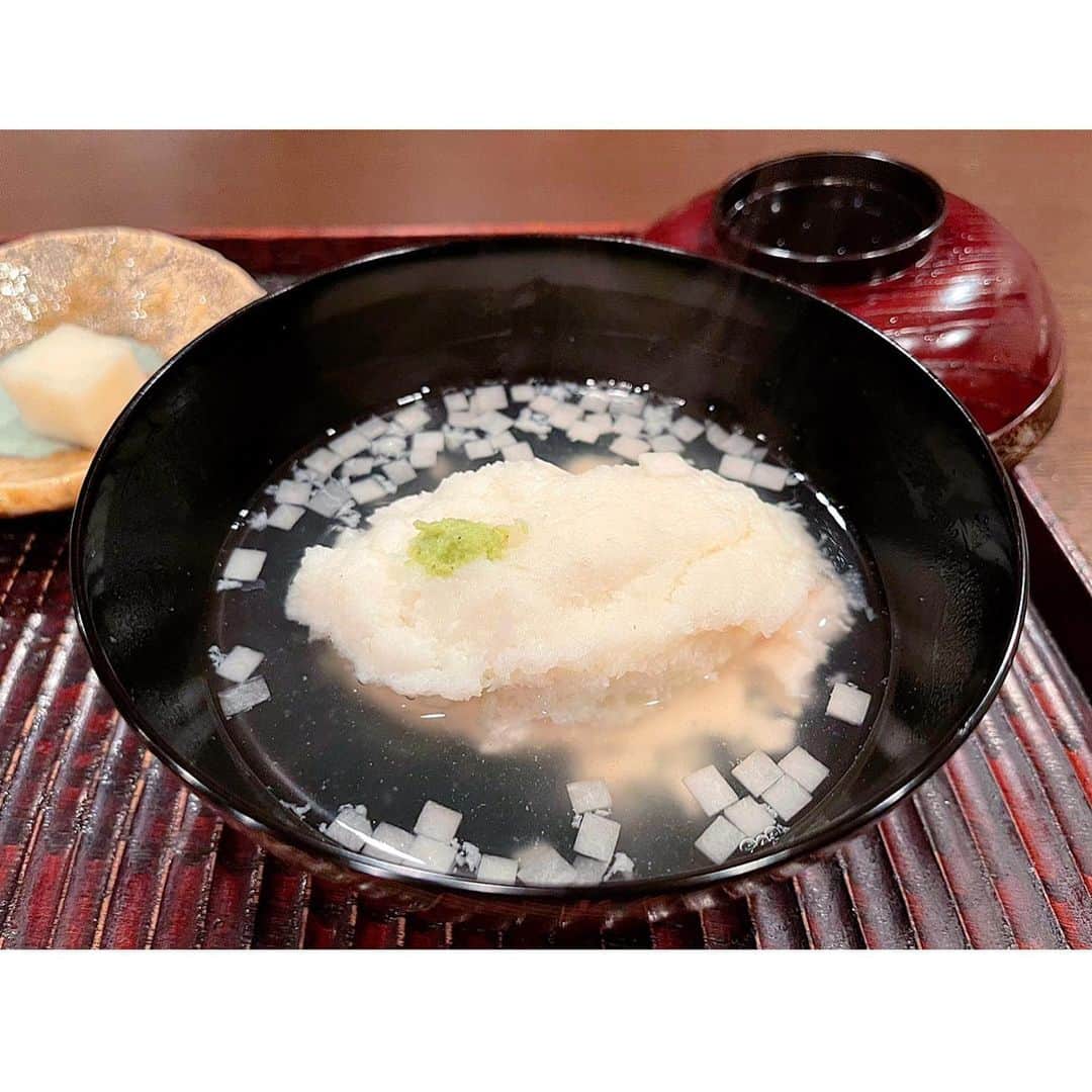 百合華さんのインスタグラム写真 - (百合華Instagram)「京都祇園にあるミシュラン一つ星の和食割烹『おが和』にて節分ディナータイム👹💕  食材や調理方法に拘り抜いた大将お任せディナーコースを頂きました✨✨✨  極上鮪の手巻きが正に節分っぽいですが名物料理との事なのでいつでも丸かじり出来ちゃう🥰  熟練の技から生み出された最高の逸品料理を堪能出来る食いしん坊には堪らないディナーコースの続きは次回UP致します💋  #japan #日本 #kyoto  #京都 #祇園 #michelin1star  #ミシュラン一つ星 #和食割烹 #dinner #dinnertime  #ディナータイム #極上食材 #高級食材 #鮪 #鮪の手巻き #恵方巻き #節分 #節分気分 #食いしん坊 #腹パンスタグラム  #美食 #美食家」2月11日 12時00分 - yurika.lovelily