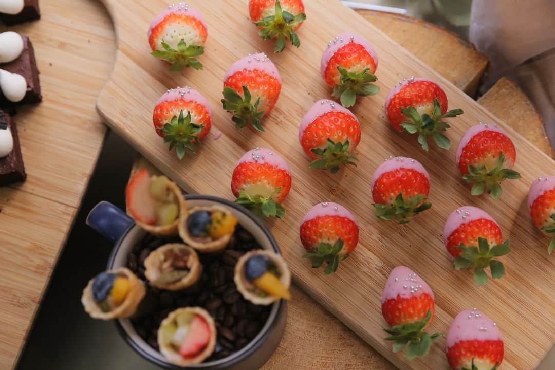 のインスタグラム：「@barn_and_forest148 ・ ・ Dessert buffet*  #100年後も語り継がれる結婚式 #barnandforest148 #barnwedding #148cafe #バーンアンドフォレスト148 #バーンアンドフォレスト #148花嫁 #barnweddings #rusticwedding #naturalwedding #bohowedding #gardenwedding #weddingdress #wedding #barn #gracefulbrides #千葉結婚式場 #千葉結婚式 #結婚式場 #プレ花嫁 #卒花嫁 #千葉花嫁 #流山おおたかの森 #ラスティックウェディング #ナチュラルウェディング #ガーデンウェディング #ガーデン挙式 #オリジナルウェディング  #バーンウェディング  #デザートビュッフェ」