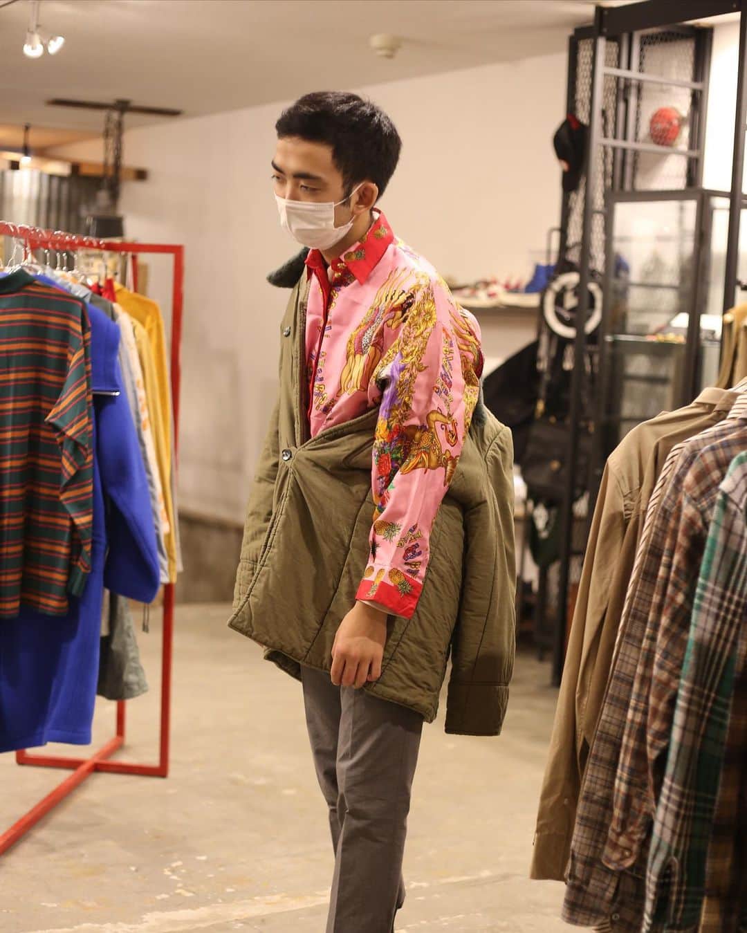 LAUNCHのインスタグラム：「Fashion is the armor for living every day  SALE最終週です^ ^ 町にお越しの際には是非お立ち寄り下さい！」