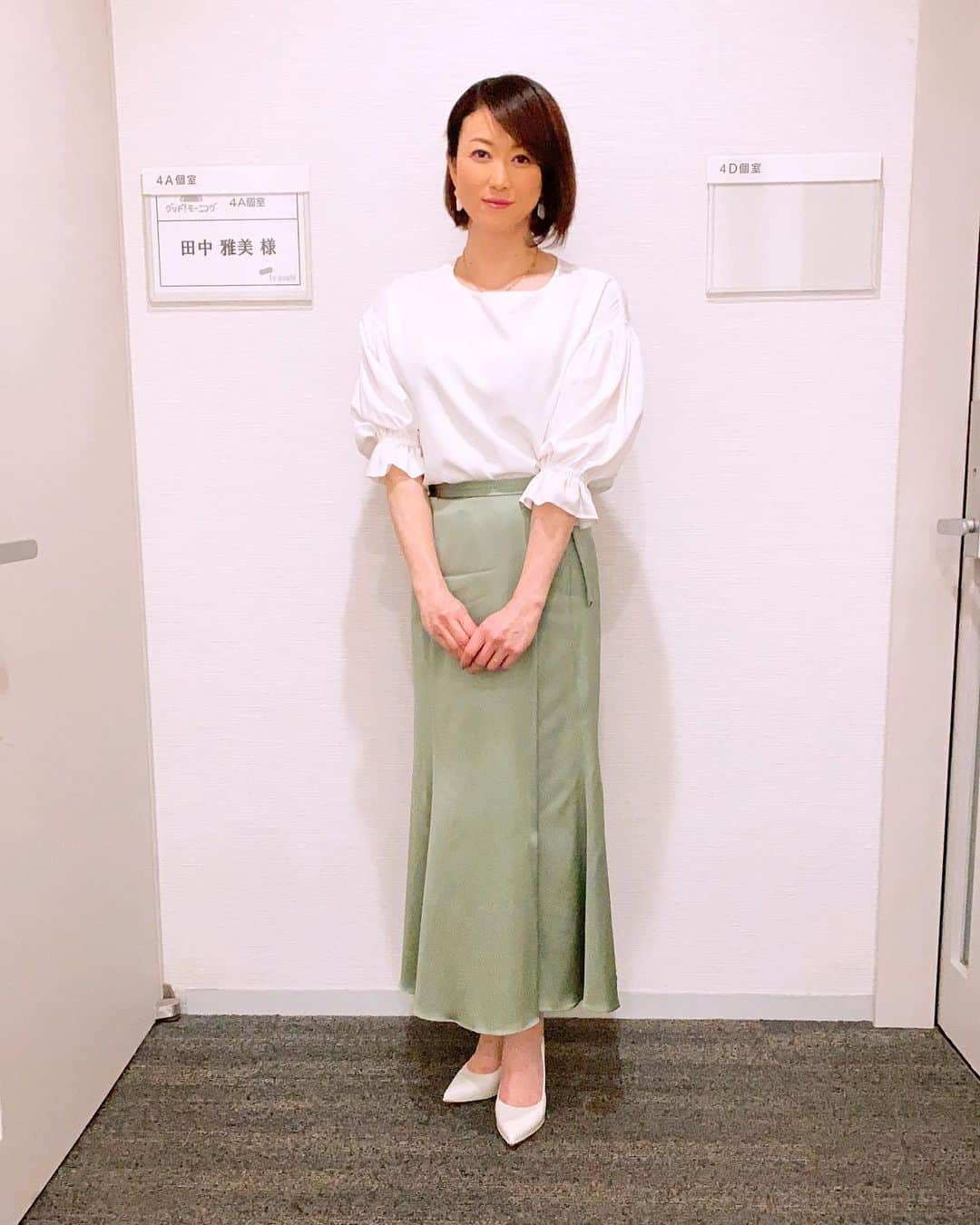 田中雅美さんのインスタグラム写真 - (田中雅美Instagram)「昨日のテレビ朝日「グッドモーニング」で着用した衣装はこちらでした。  ・ ・  トップス #doneeyu  パンツ #dollysean  アクセサリー @abiste_official  シューズ @dianashoespress  #テレビ朝日 #グッドモーニング #衣装」2月11日 12時12分 - tanakamasami_official