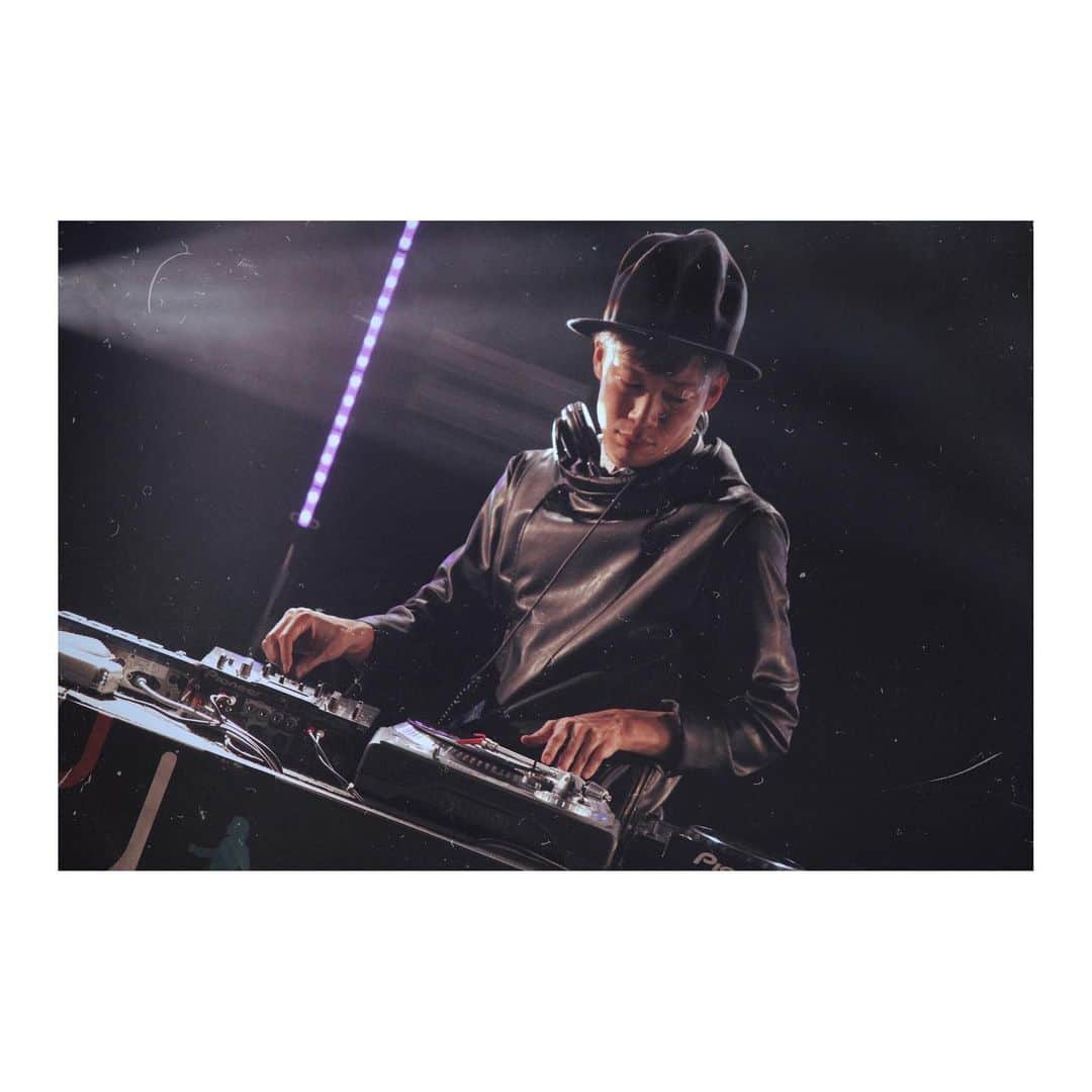 DJ U-ICHIのインスタグラム：「0̴̠̥̹̞̭̫̻̌̌͋̓̓̕̚͠2̵̛̻̂̊1̴̳̻̲̭̼̜̬̉́̅͋̀̍̐͐͆1̸̛̻̠̞͑̽͜ͅ  #2月11日 #tbt あれからも、これからもやってます！  U-Cαʂƚιɳɠ Lιʋҽ  ＊遊びに来てみてください。 InstaやTwitterプロフィールのリンクからTwitcasting にて飛べるかと思います。  @djuichi0223  https://twitcasting.tv/djuichi0223/  #2月11日 #djuichi #ucas  _________________________________ #dj #djlife #djstyle #technics  #tokyo #streetphotography #sonya7iii  #portraitvision #portraitfestival  #portraitpage #portraitmood  #moodyportraits #ourportraitsdays  #lifeportraits  _________________________________ 撮影カメラ @sonyalpha #ツイキャス」
