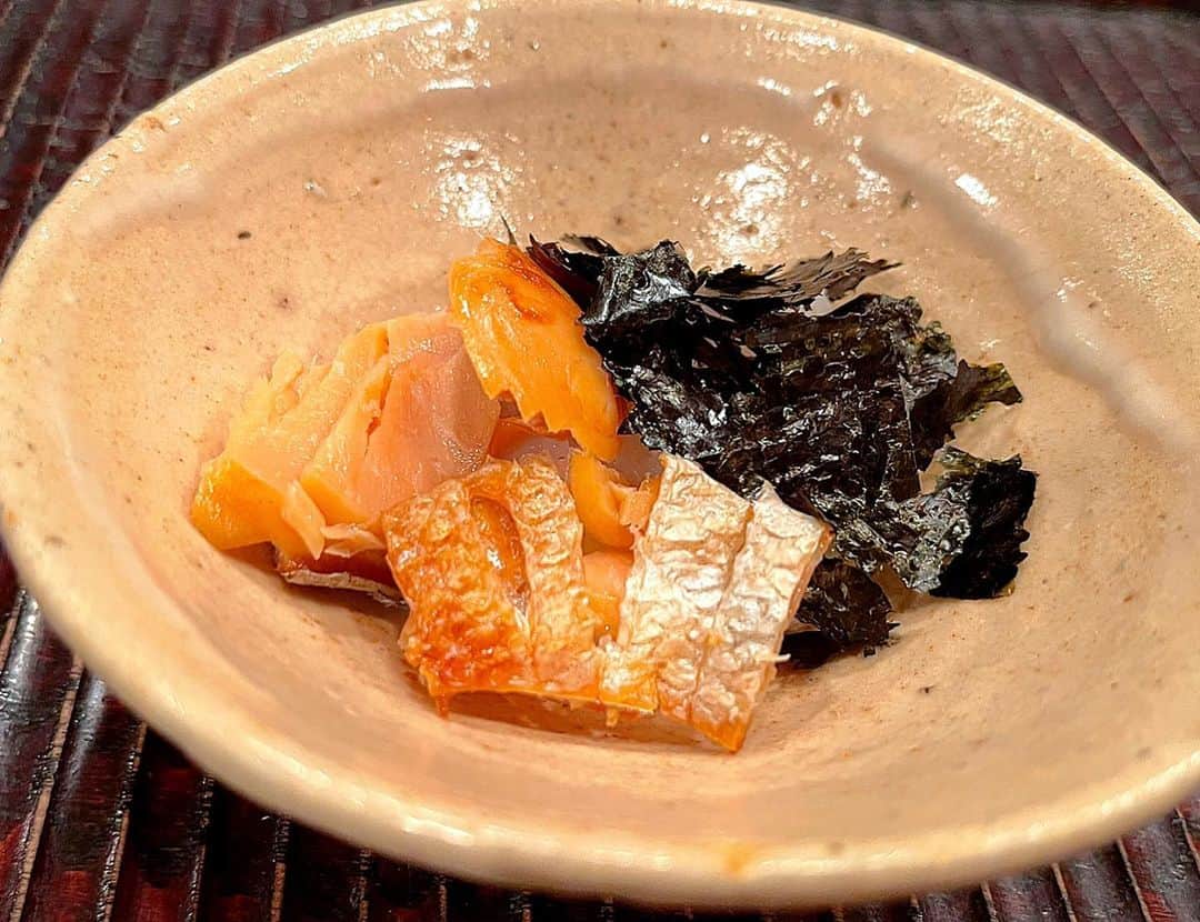 百合華さんのインスタグラム写真 - (百合華Instagram)「京都祇園にあるミシュラン一つ星の和食割烹『おが和』にて節分ディナータイム②👹💕  〆のご飯のお供がズラッと並べられて何杯でもと仰って頂いたので今回は大好物なカラスミ・紅鮭・牛時雨煮のお茶漬けを頂きました🍚🍚🍚  1回で全種類制覇するにはまだまだ修行が足りないww💦  〆の後は目の前で手際良く仕上げてくださる演出にも感動しちゃう擂り胡麻たっぷりの和スイーツのデザート✨✨  大将の愛情と熟練の技が詰まった贅沢なディナーコースで御座いました💖  #japan #日本 #kyoto  #京都 #祇園 #michelin1star  #ミシュラン一つ星 #和食割烹 #dinner #dinnertime  #ディナータイム #極上食材 #高級食材 #カラスミ #紅鮭 #牛時雨煮 #お茶漬け  #desserts #擂り胡麻 #和スイーツ #節分 #節分気分 #食いしん坊 #腹パンスタグラム  #美食 #美食家」2月11日 12時24分 - yurika.lovelily