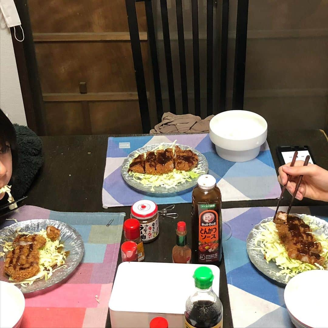 セイン・カミュさんのインスタグラム写真 - (セイン・カミュInstagram)「Daddys cooking; Tonkatsu/fried pork cutlet 😍 The kids loved it 🥰 #thanecamus #tonkatsu #porkcutlet #kidsloveit #yummy #yummyfood #bonappetit」2月11日 12時27分 - thanecamus