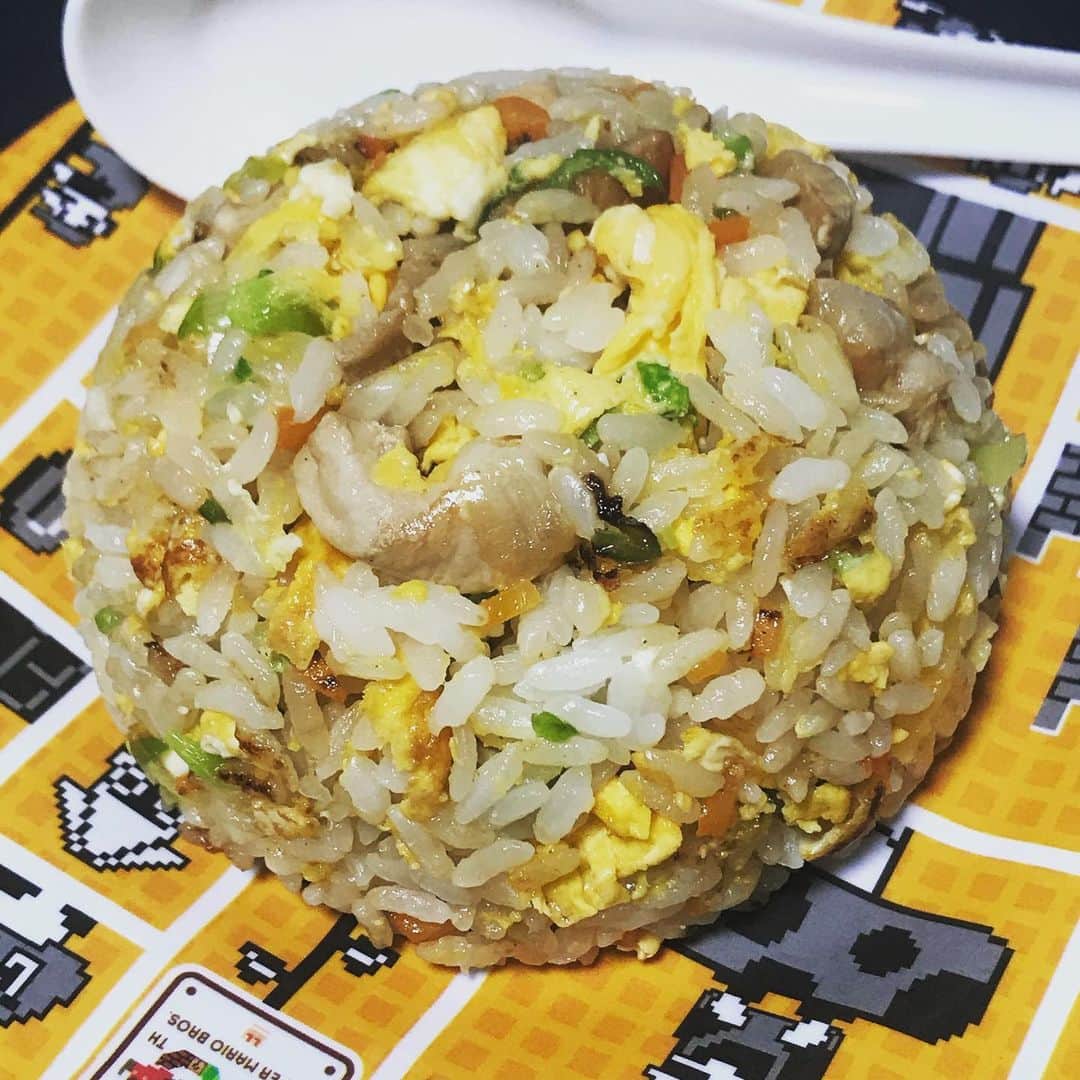 のインスタグラム：「娘(8才)の昼ごはんに作った俺の炒飯。  #炒飯 #チャーハン #チャハーン」